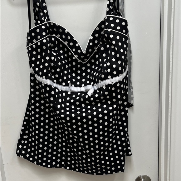 torrid Tops - Torrid Black and White Polka Dot Halter Top, size 2